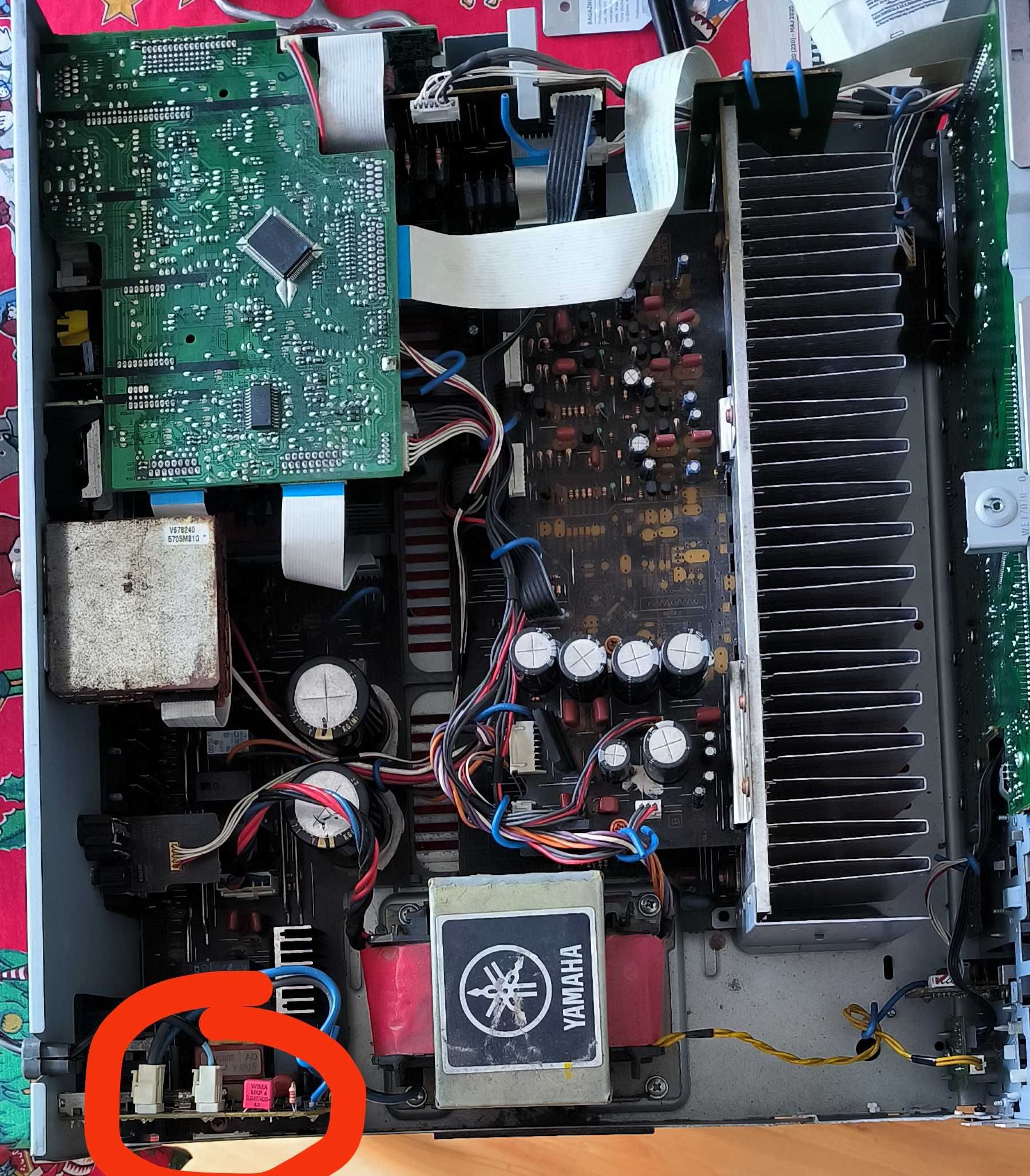 Amplituner yamaha RX-V557