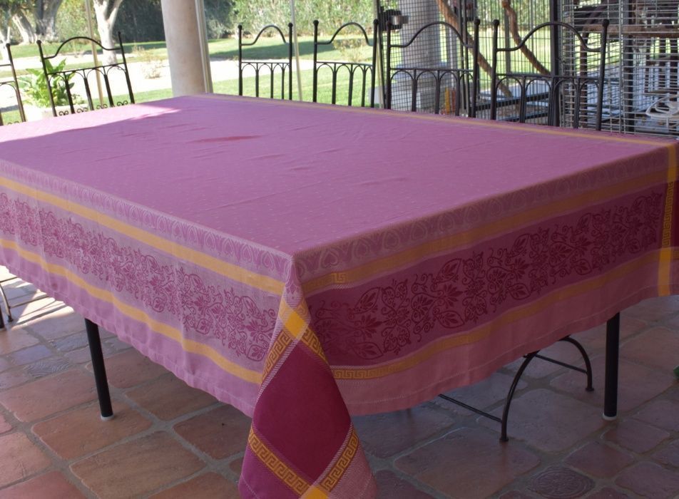 Toalha de mesa 178x320, jaquard, ponto aberto, ultima peça