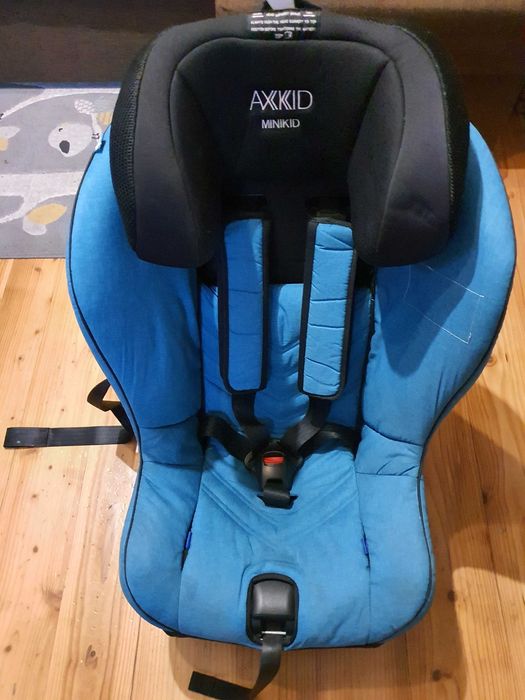 Fotelik samochodowy - używany Axkid Minikid RWF niebieski