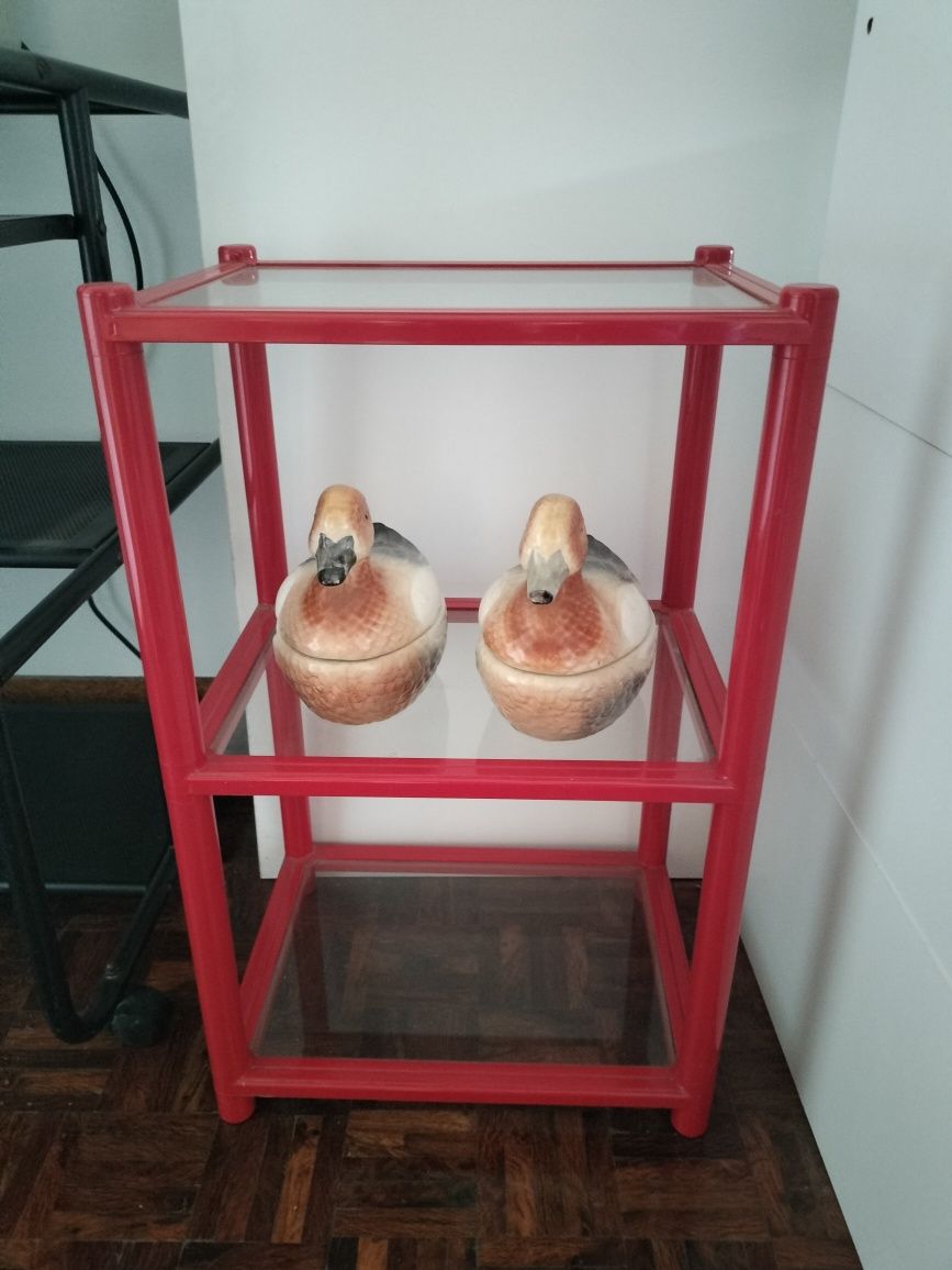 Estante de vidro vermelha