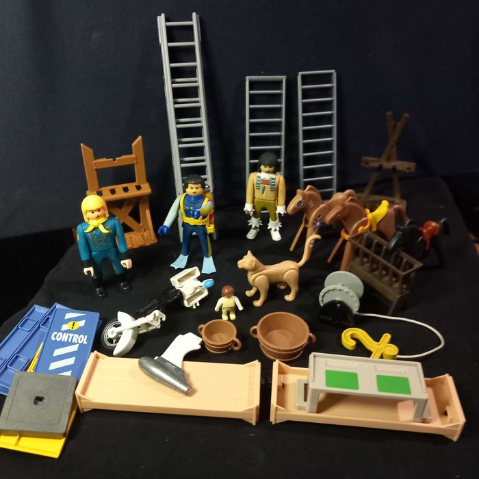 Bonecos Geobra e peças variadas