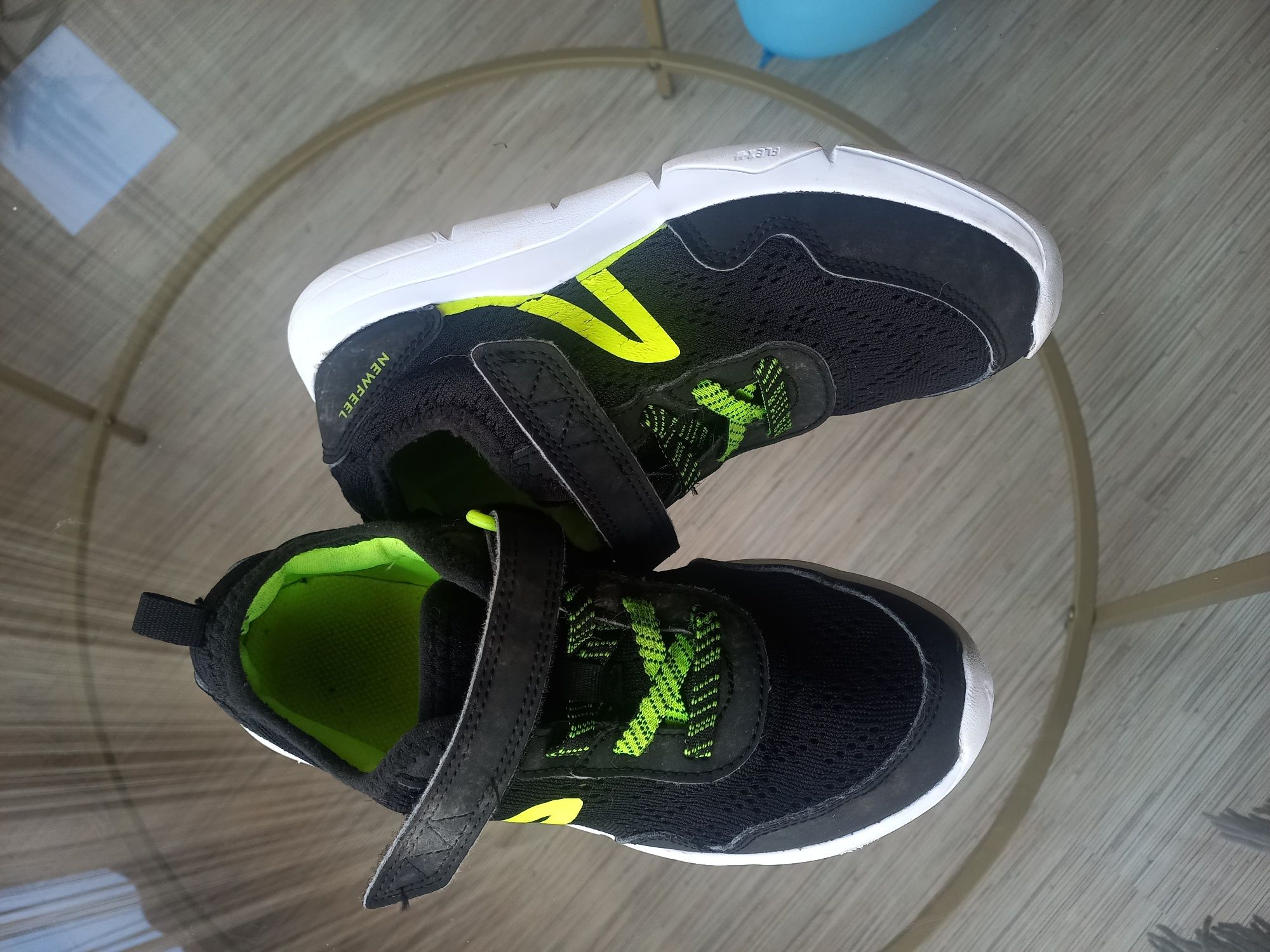 Buciki sportowe rozm 35 22 cm adidaski białą pideszwą buty chłopięce