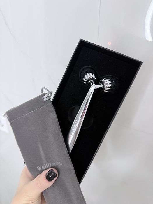 Роликовий масажер для лиця і шиї Wellderma