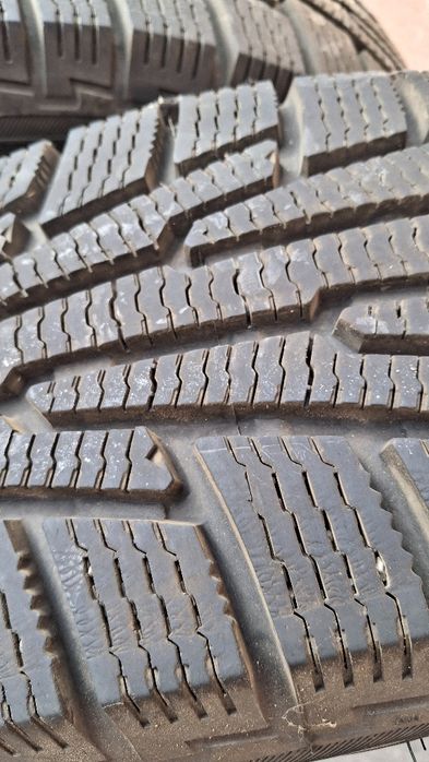 Продам,зимові шини NOKIAN NORDMAN 215/70/16