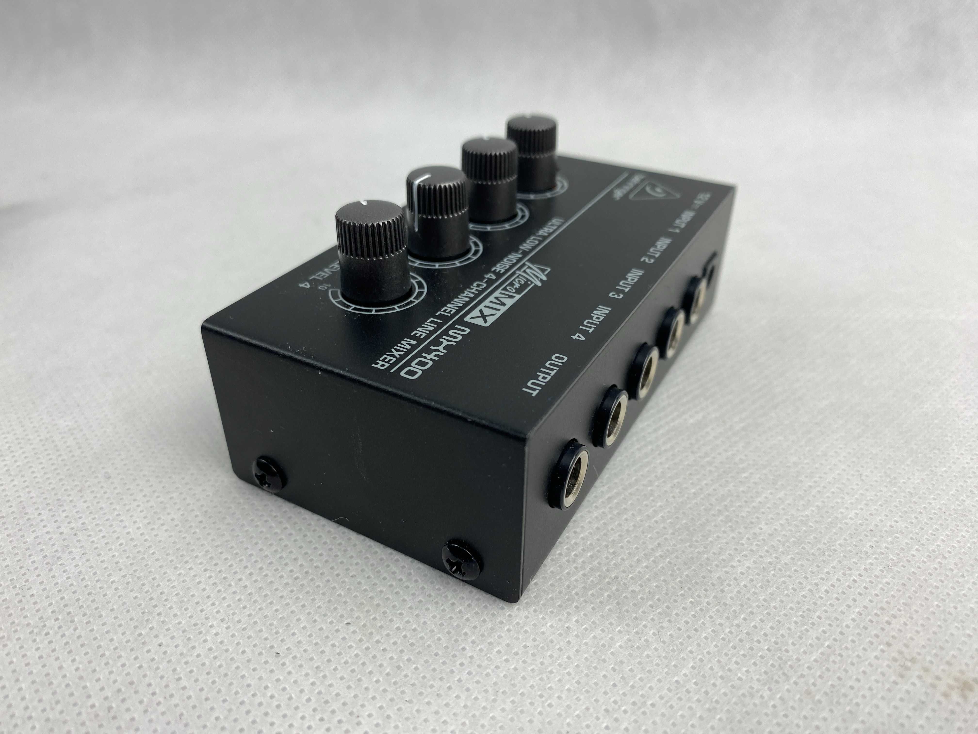 Behringer MX400 - 4-kanałowy mikser liniowy mono