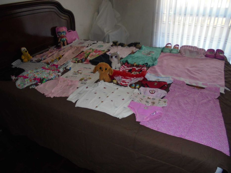 lote de roupa de menina o calçado