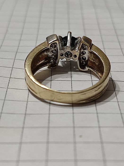 Золота, вінтажна каблучка, з діамантами і сапфіром, 585 проба