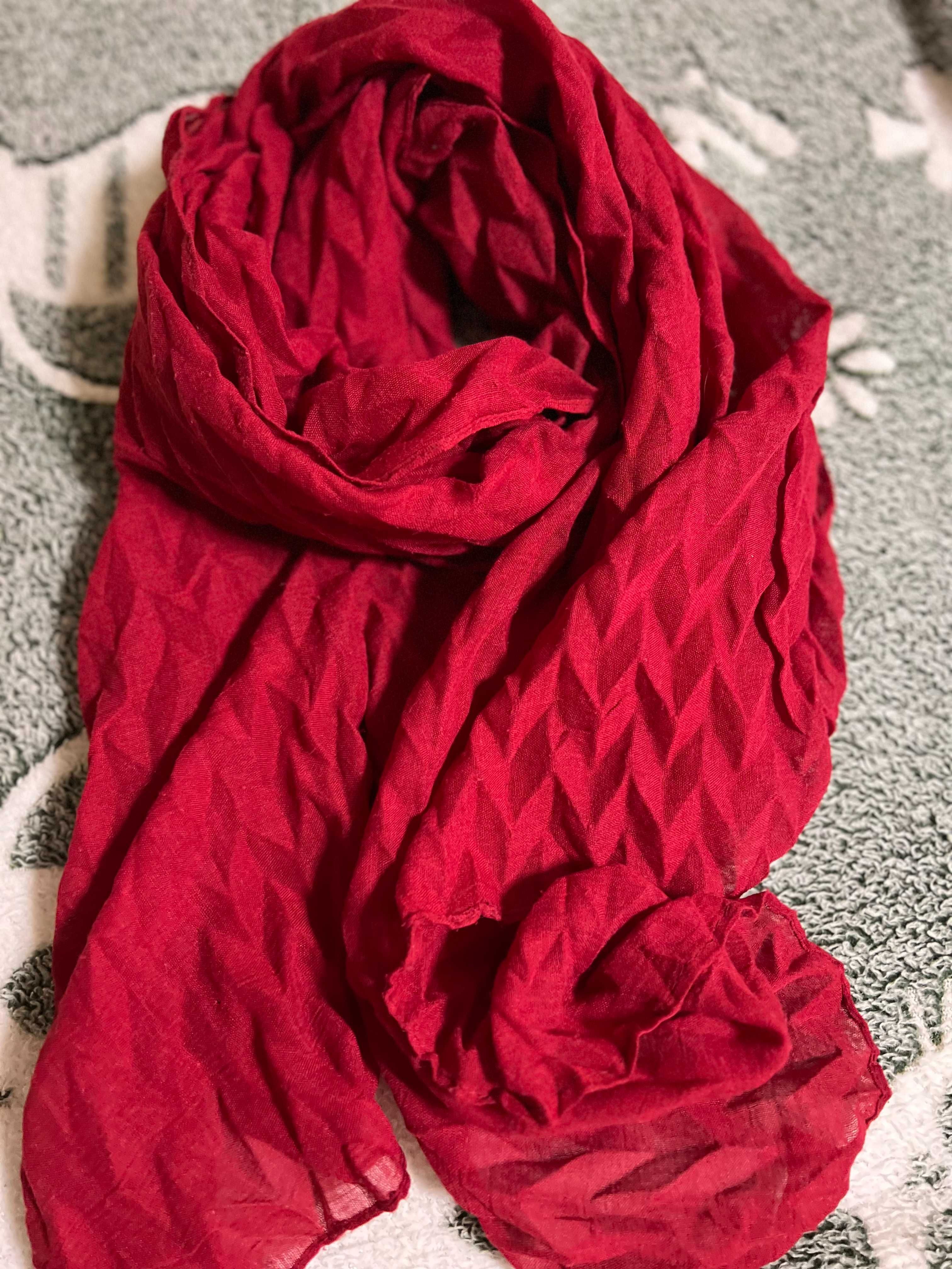 Женский шарф красный