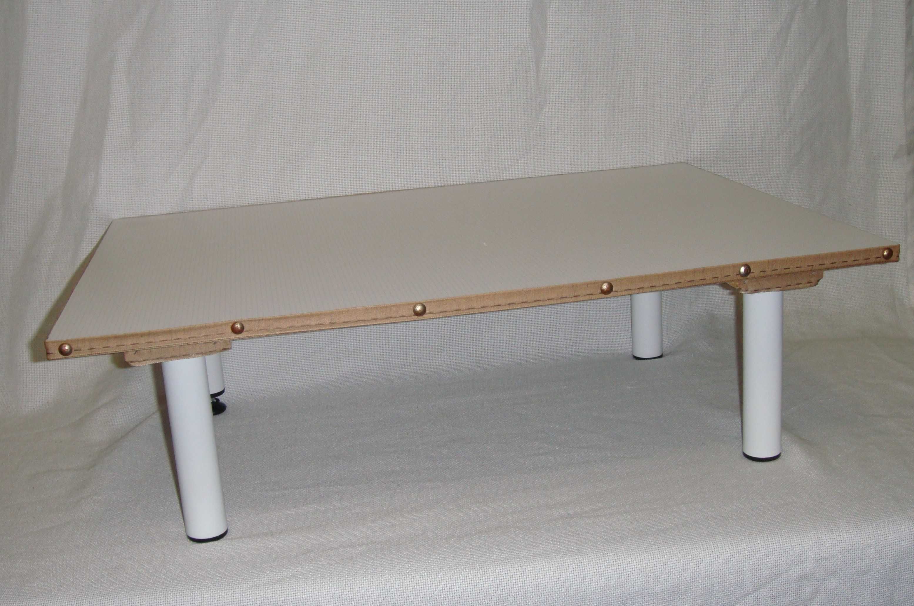 Переносной низкий стол поднос Накроватный столик для завтрака ноутбука