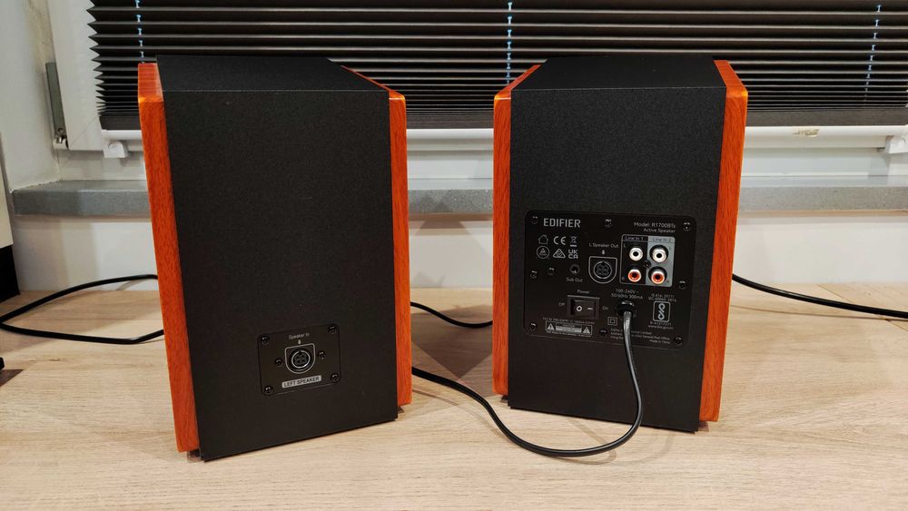 Zestaw głośników 2.0 Edifier R1700BTs