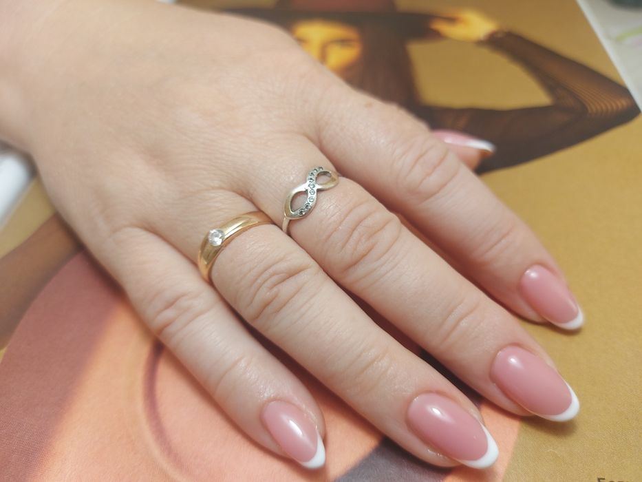 Манікюр,  педикюр,  нарощування