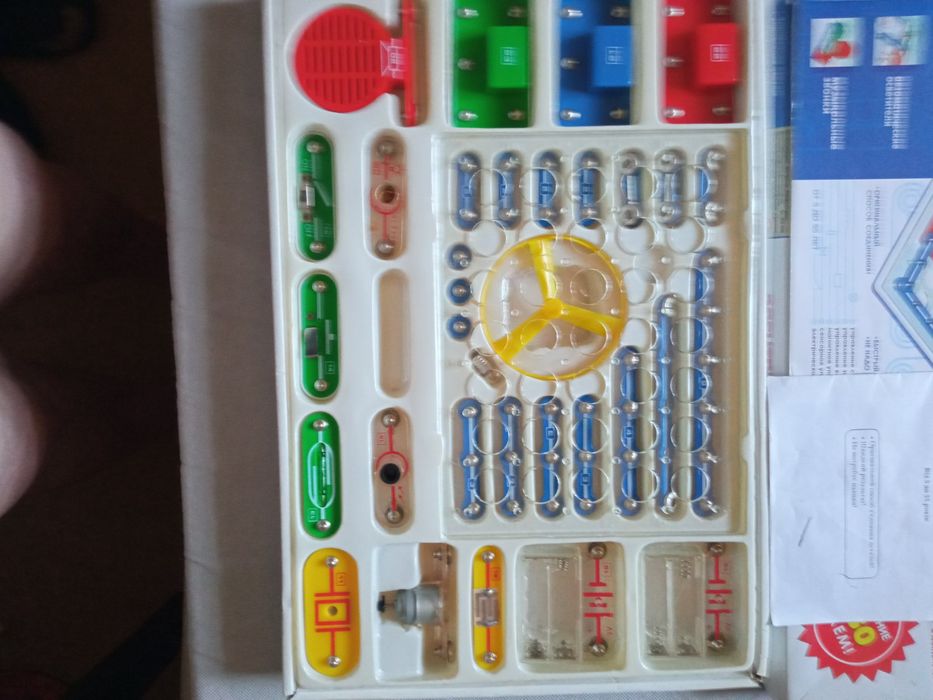 Електронний конструктор «Знаток» 180 схем в відмінному стані