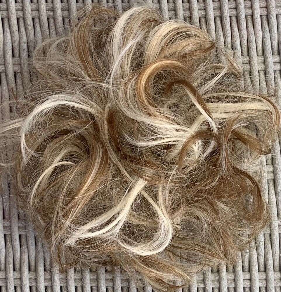 Włosy doczepiane, odcienie brązu z blondem, kok na gumce ( 64 )