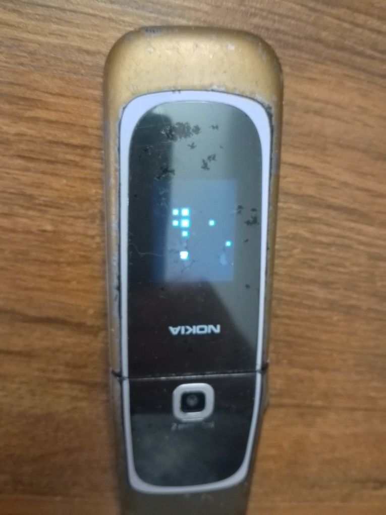 Obudowa telefonu Nokia 7020 lub w całości, Sprawny z ładowarką