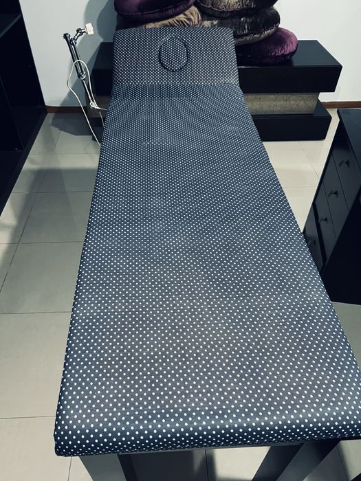 Marquesa com zona para a cabeça removivel