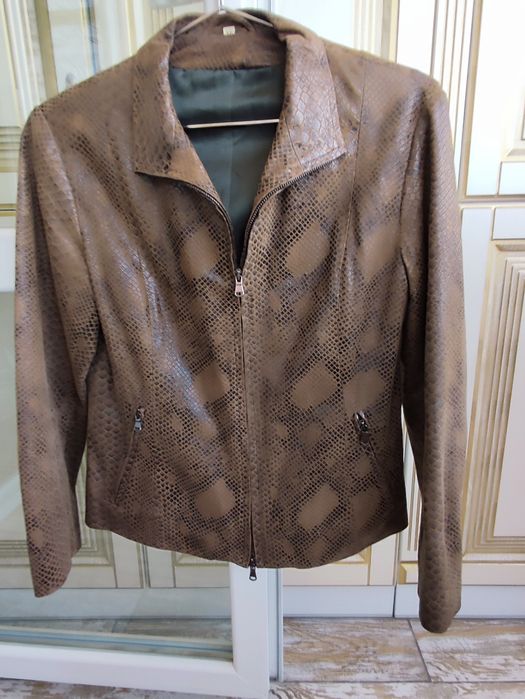 Продам итальянский  пиджак из лазерной натуральной кожи .