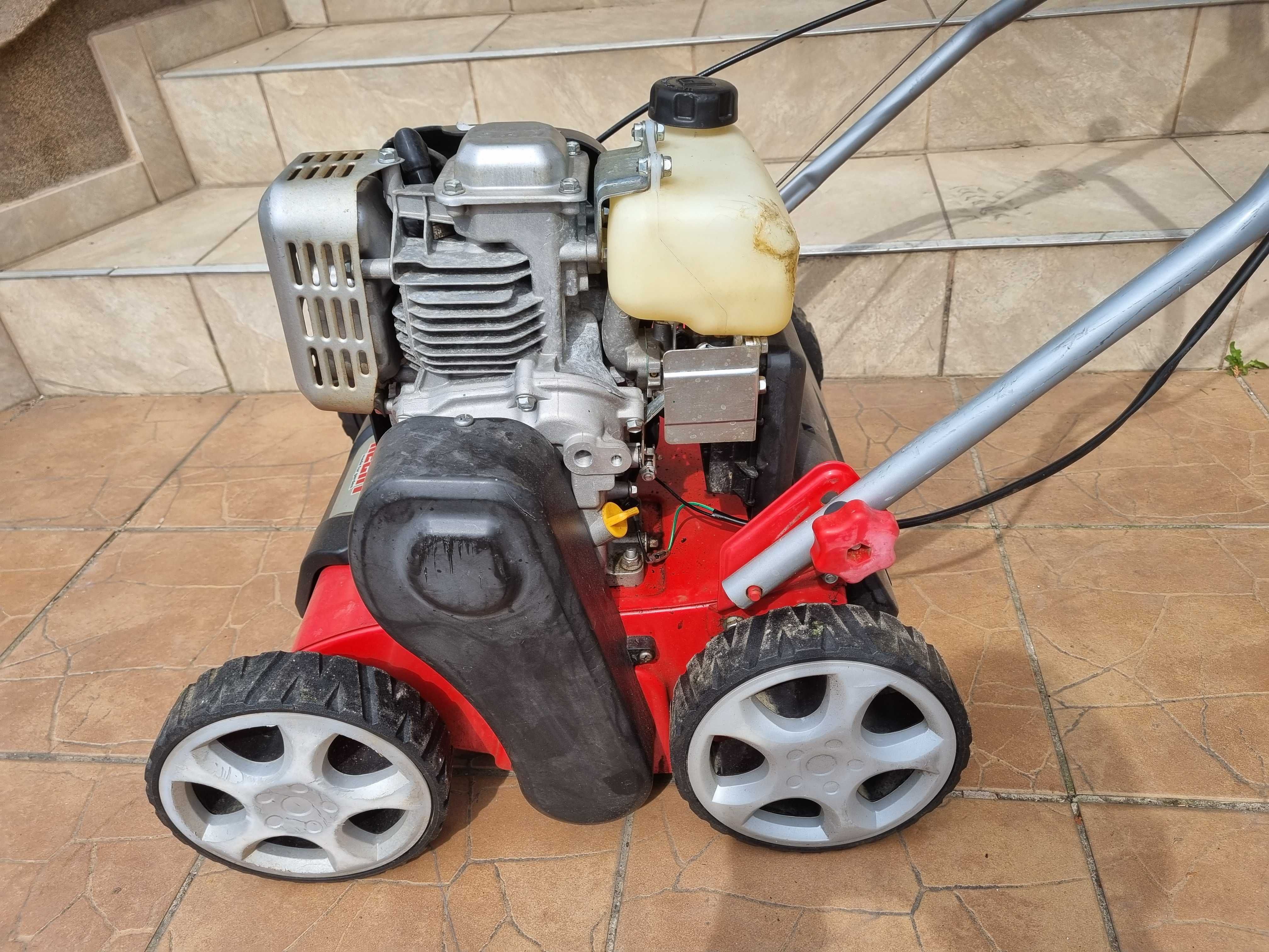 Wertykulator spalinowy HECHT 5641, 2,5KW