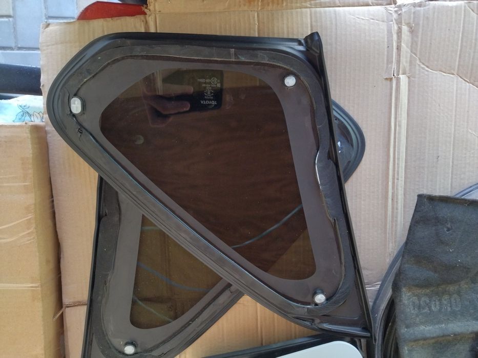 Toyota 62720-42380 и 62710-42380 неподвижные стёкла в кузов задние
Сте