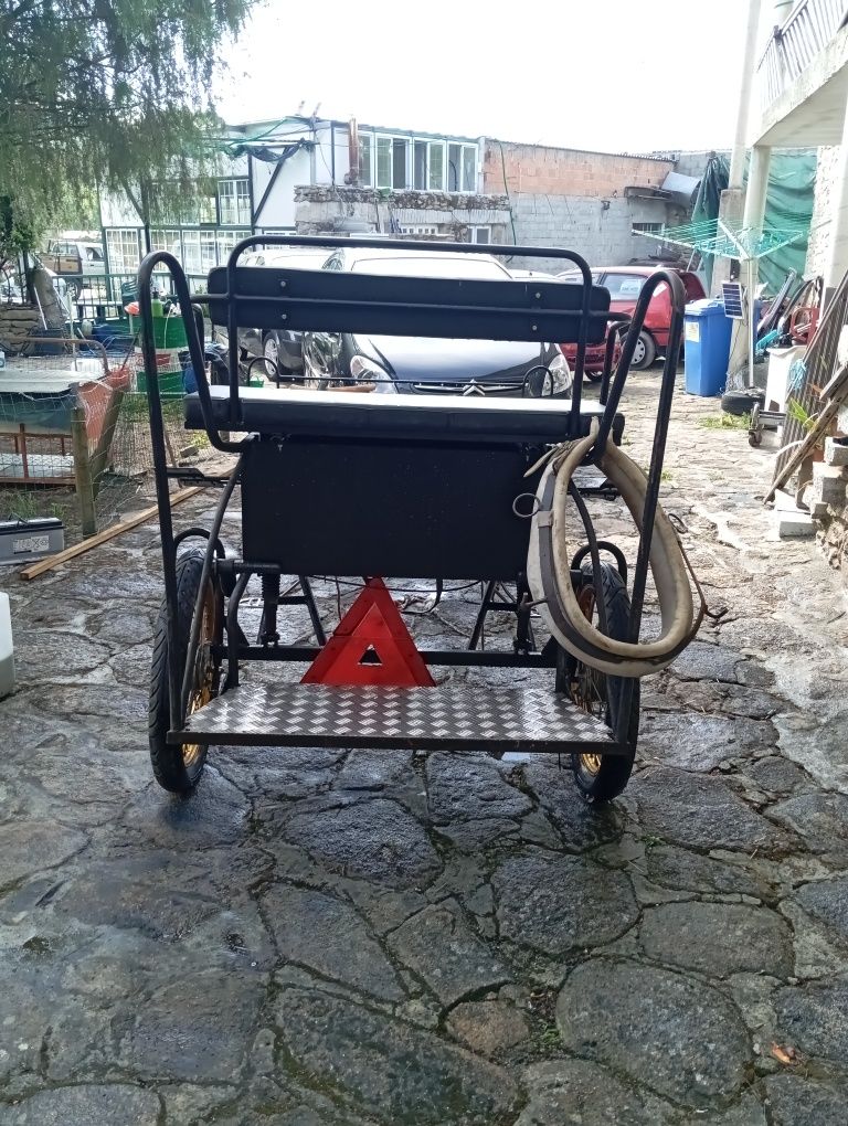Vendo charrete e arreios
