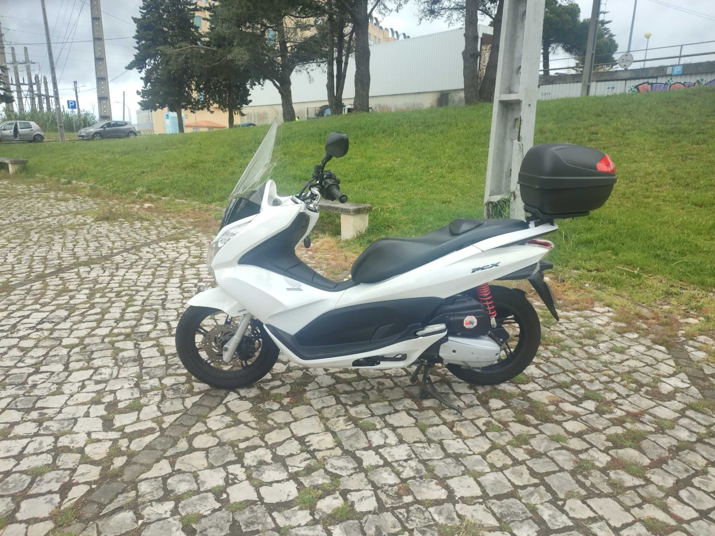 Honda PCX 125 (Oportunidade Única)