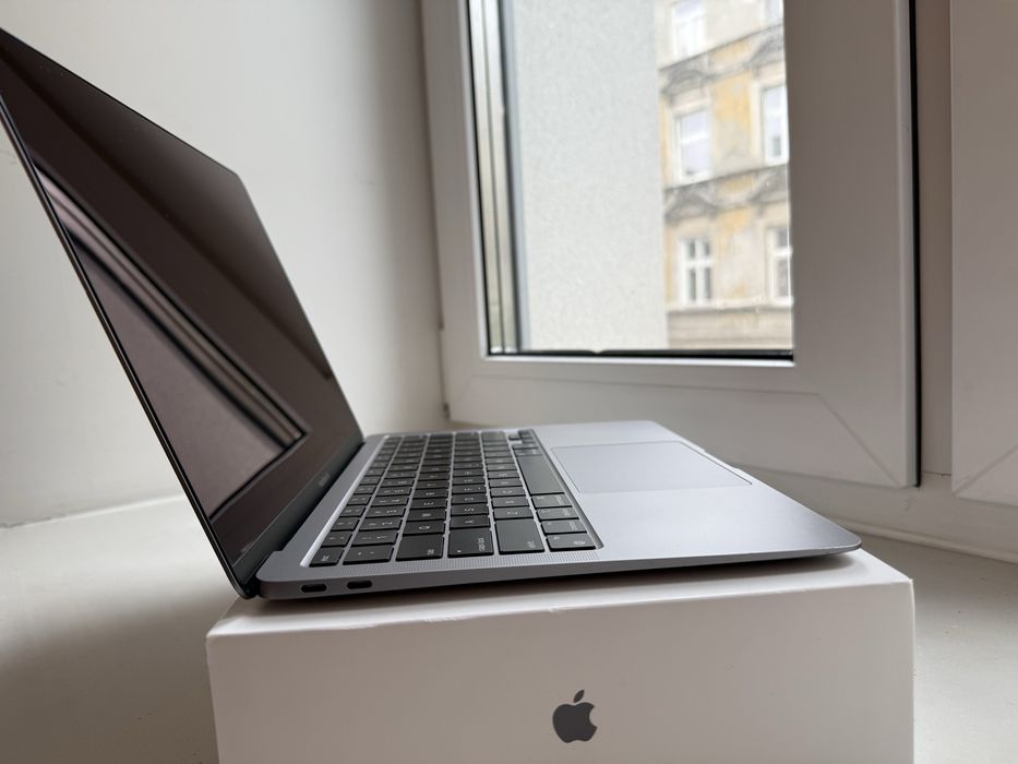 Apple MacBook Air M1 2020 | 13,3" 8/256 GB | Bardzo dobry stan