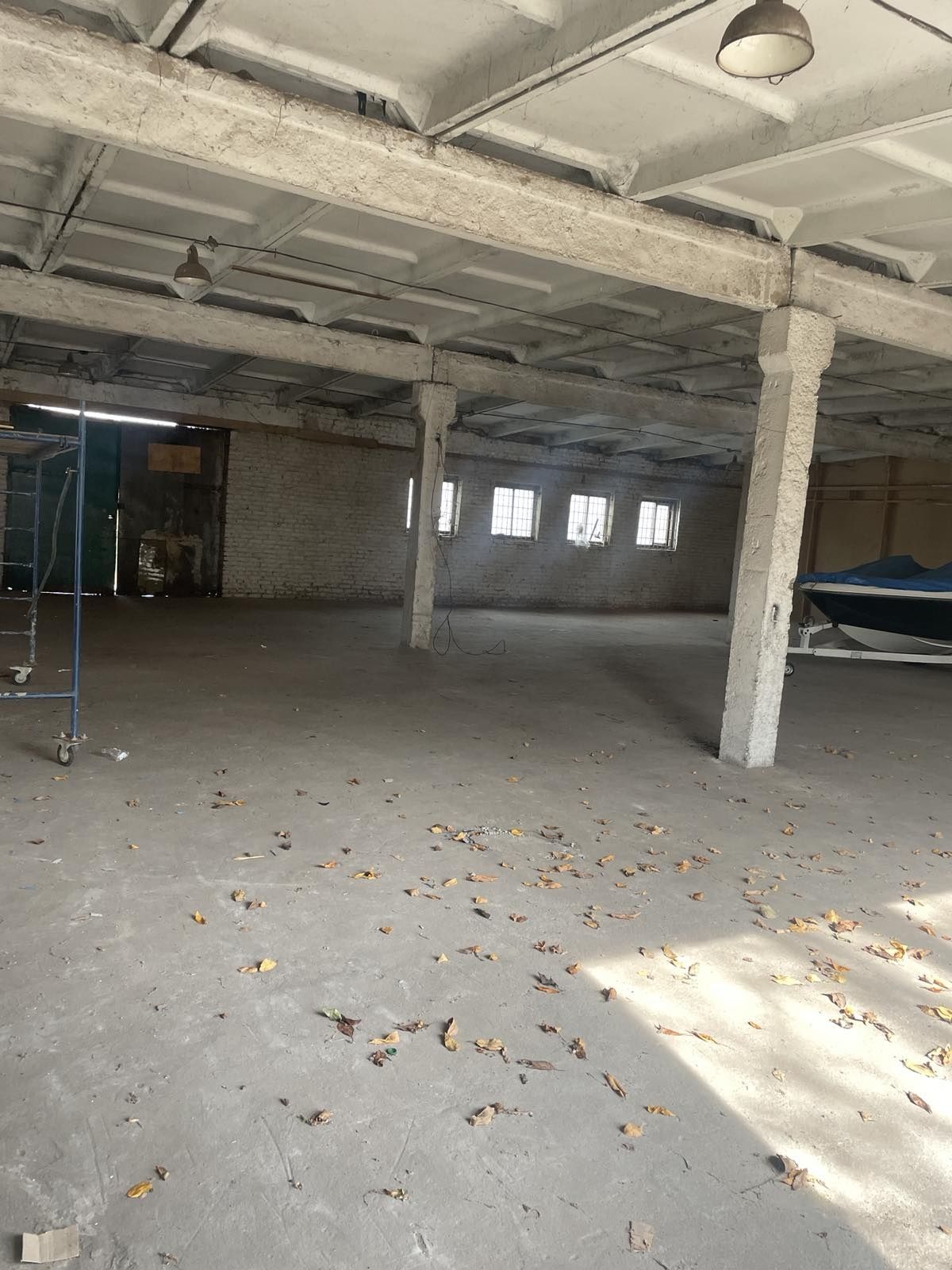 Під виробництво. Площа S = 360 m2.Три фази. Асфальт.Під ФУРУ. 220/380V