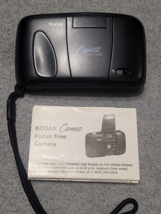 Пленочный фотоапарат.