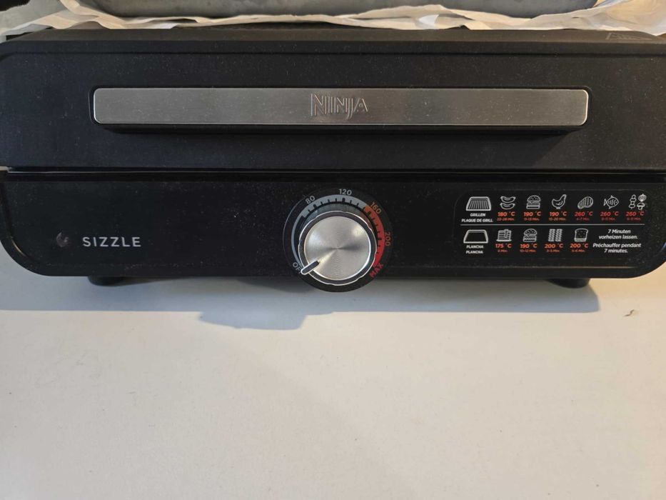 Ninja Sizzle Indoor Grill elektryczny i patelnia, dwie wymienne płyty