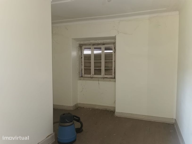 Moradia T3 para renovar bom lote Fazendas de Almeirim