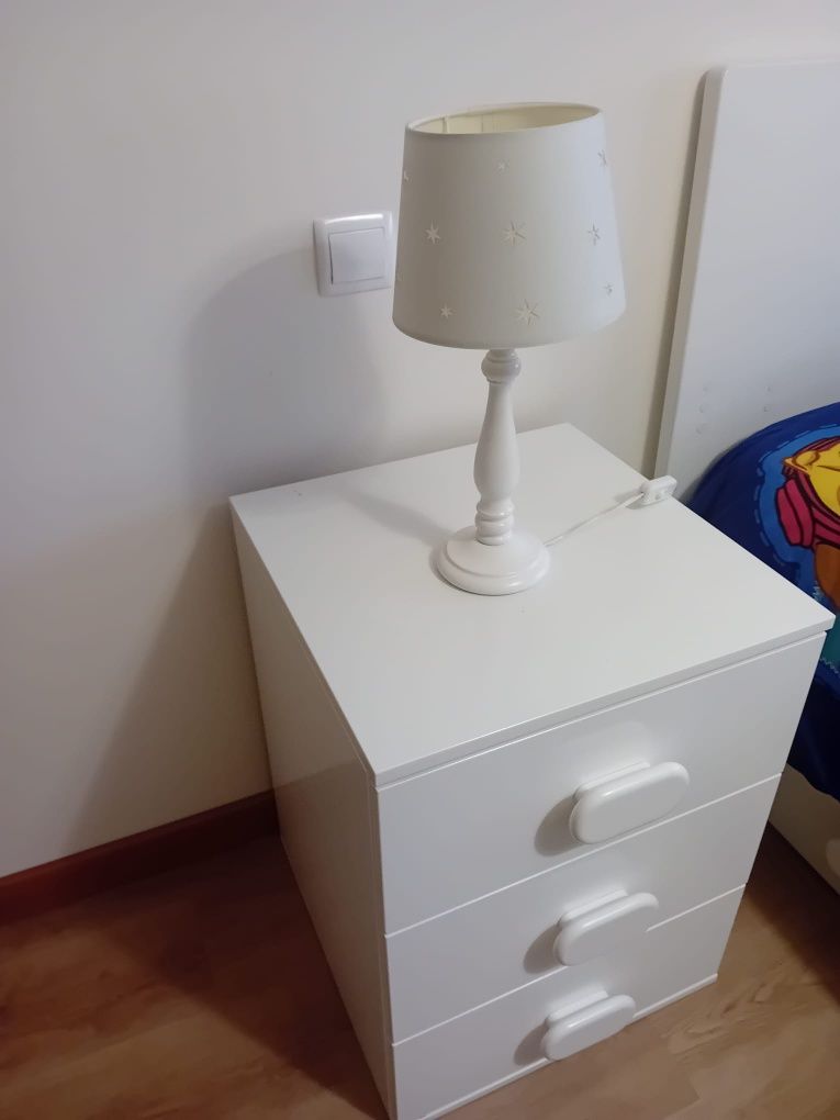 Mesinha de cabeceira