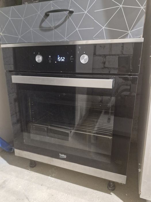 Prawie nowy piekarnik do zabudowy