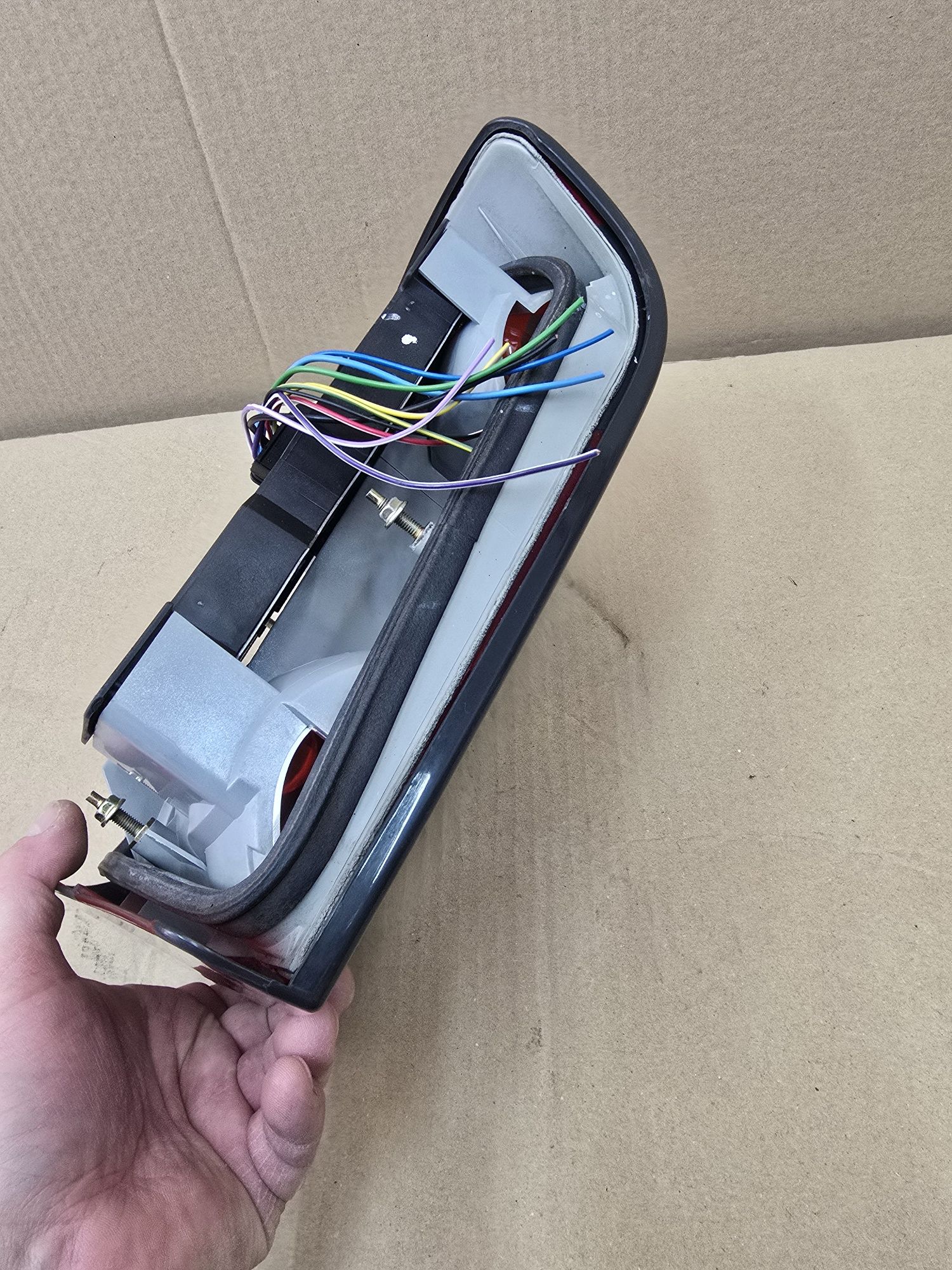 Lampa tylna lewa volvo 850 95 Rok