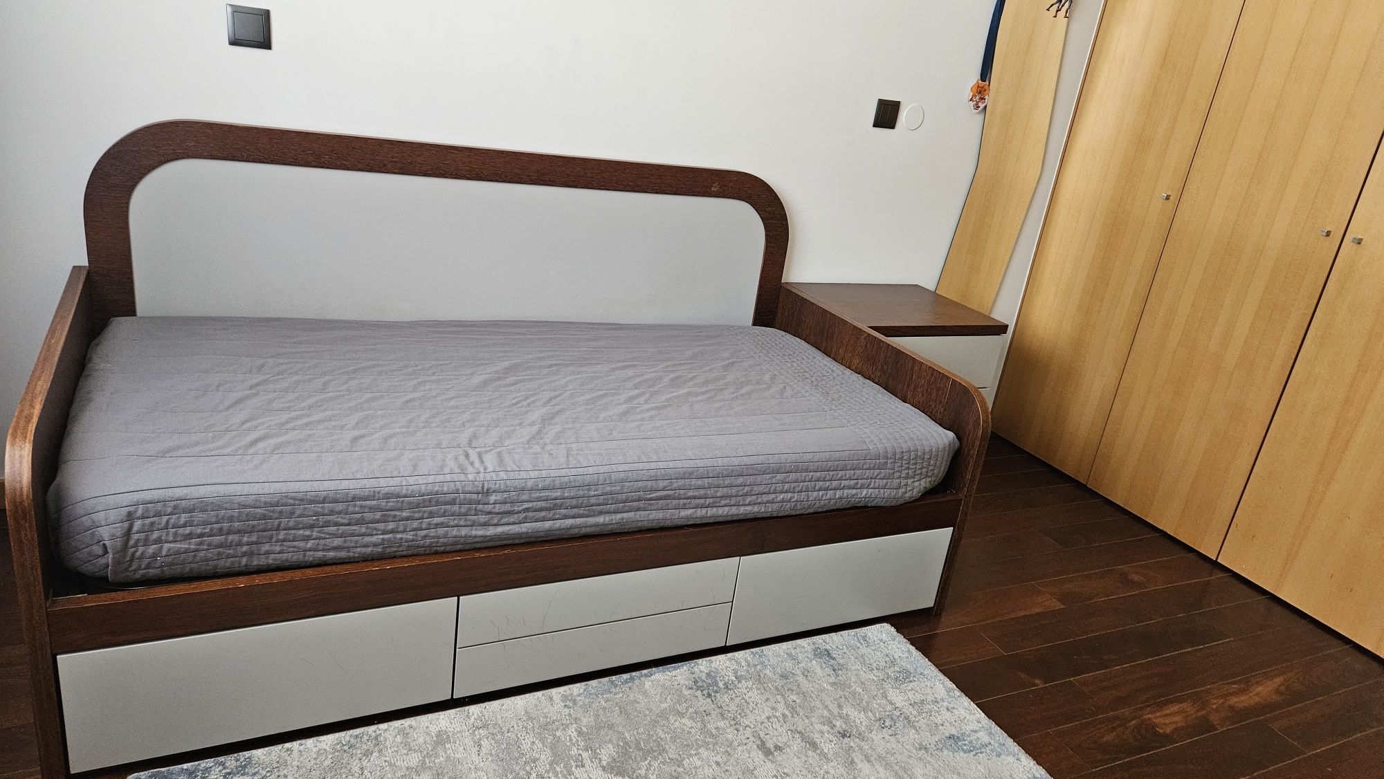 Cama completa em madeira