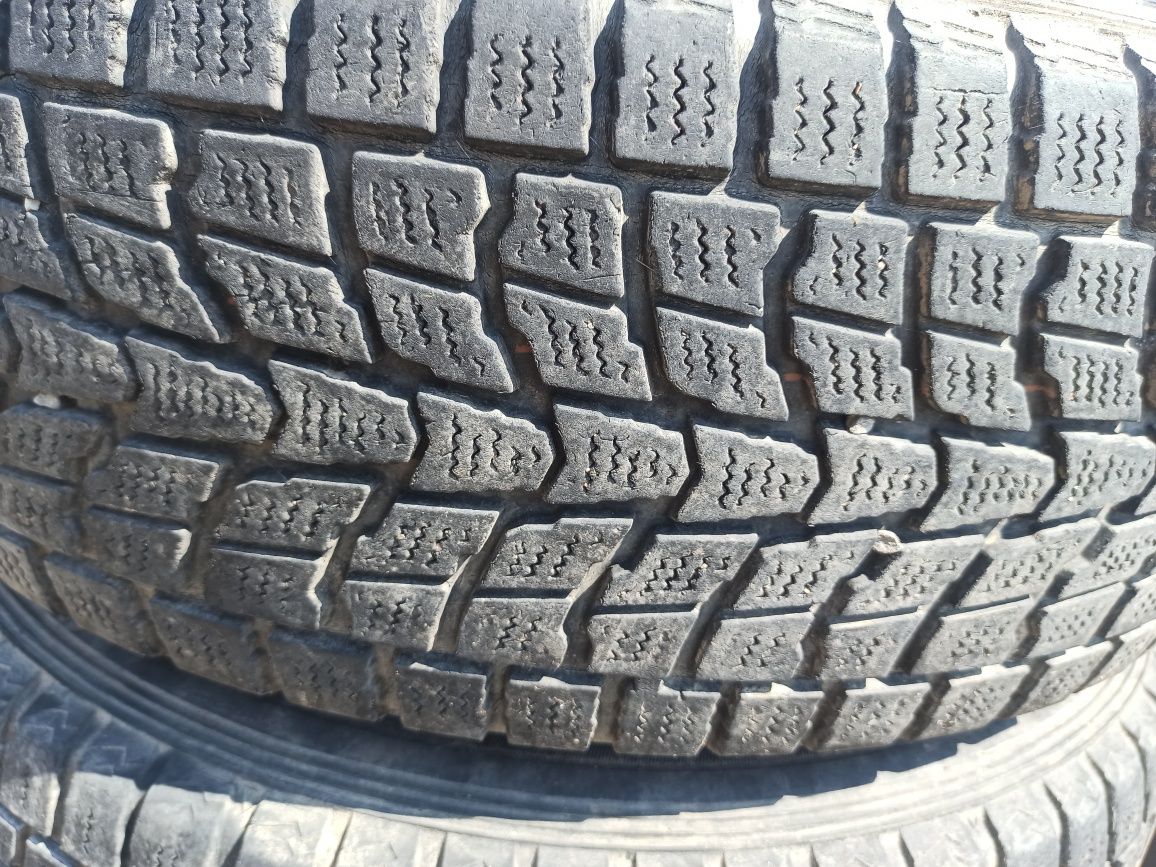 Dunlop 215/70/16 на дисках 5*114.3