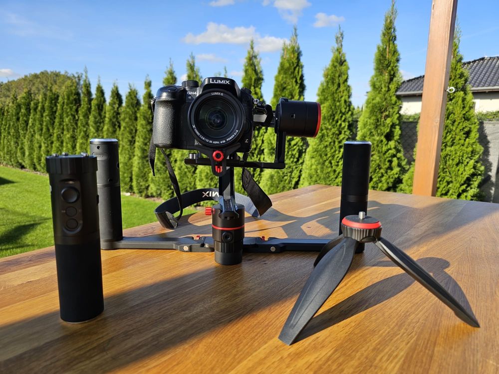 Aparat Panasonic Lumix GH4,  G X Vario 12-35 mm, gimbal, statyw, torba