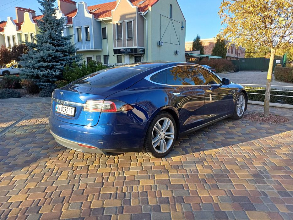 Tesla Model S 85D - 2015