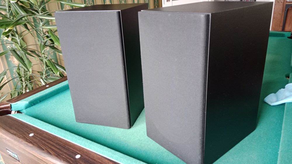 Grundig box 4700 kolumny podstawkowe monitory