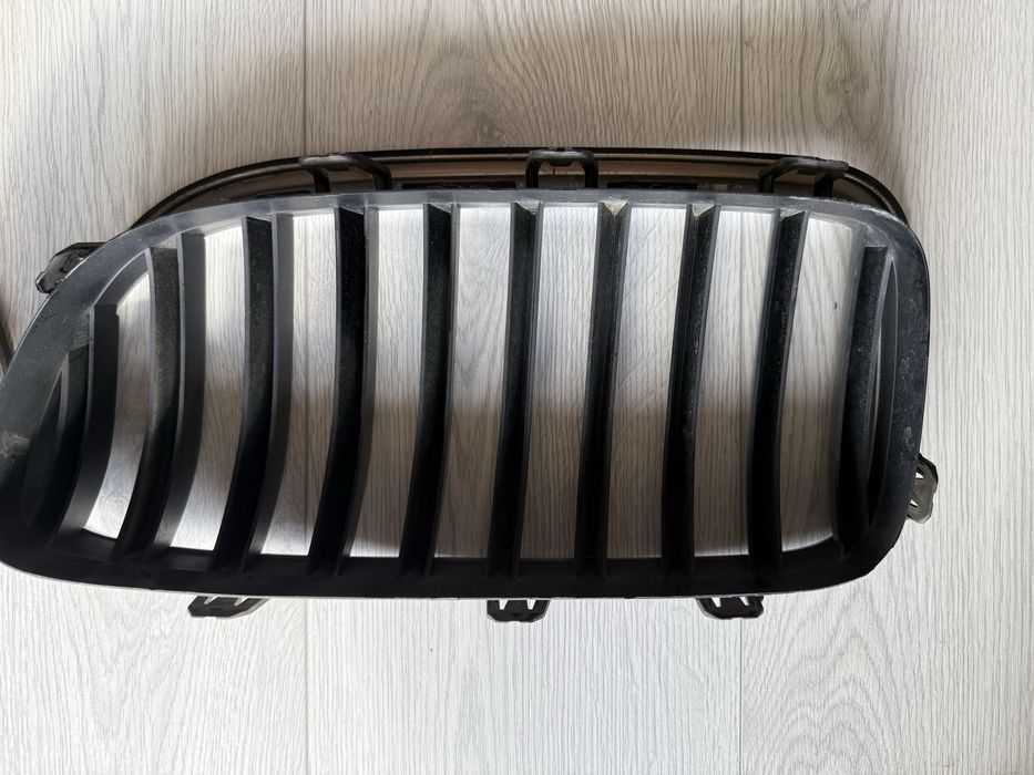 Решітка радіатора бмв ф10