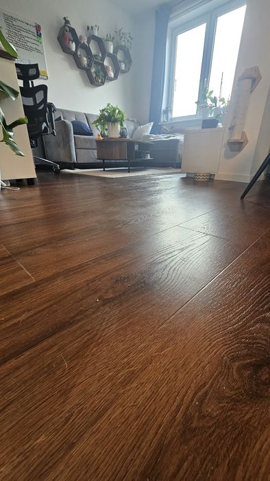 Usługi układania paneli podłogowych