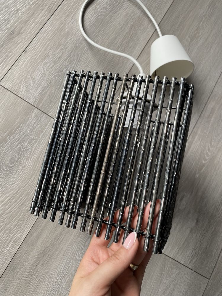 Super, lekka lampa, czarno-srebrny abażur.