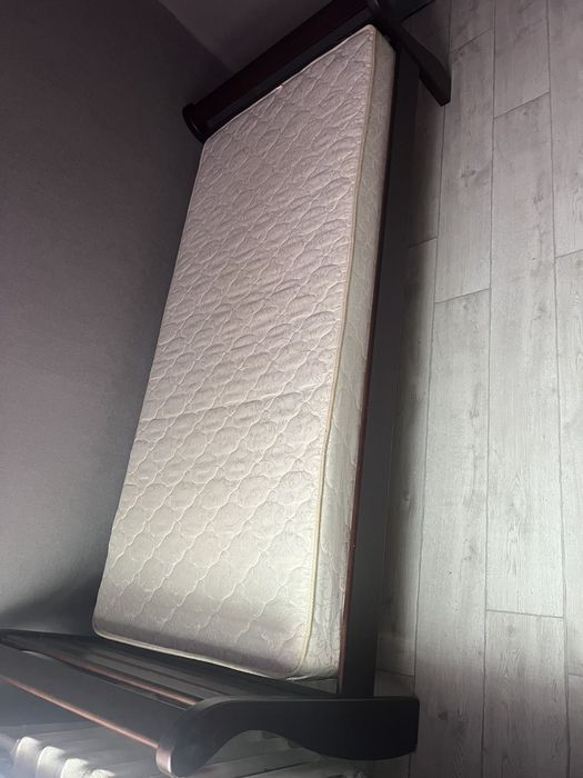 Продам ліжко з матрацом