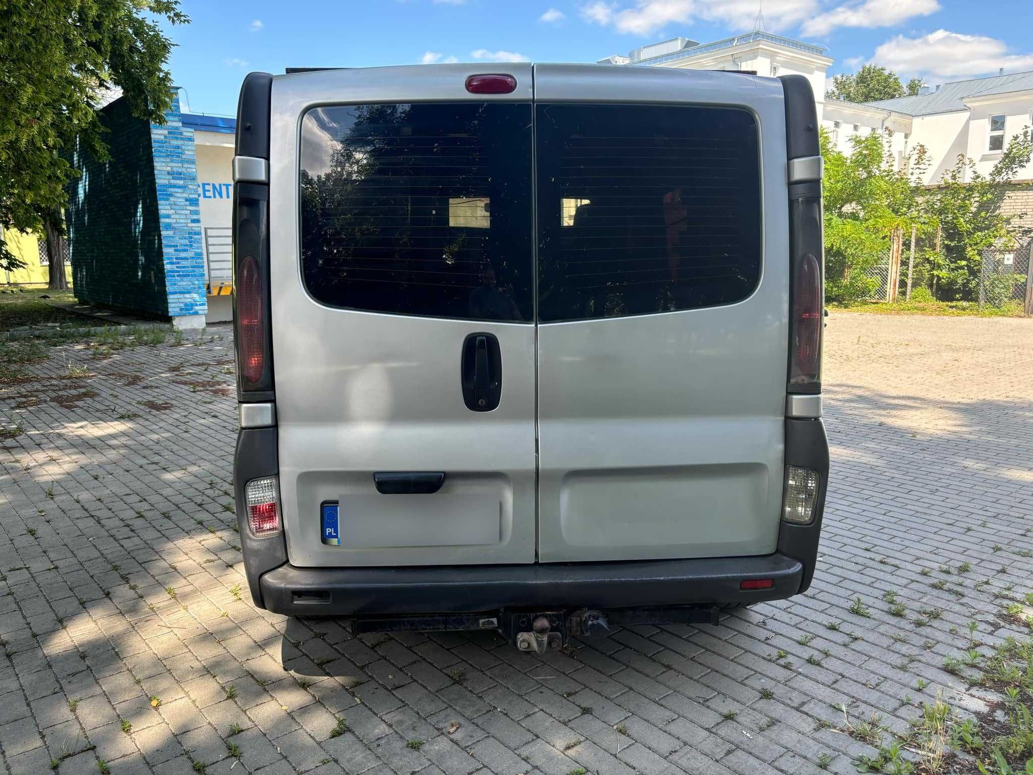 Opel Vivaro 2.5 cdti 135 km Sprawna Klima HAK 3 osob 6 biegów (trafic)