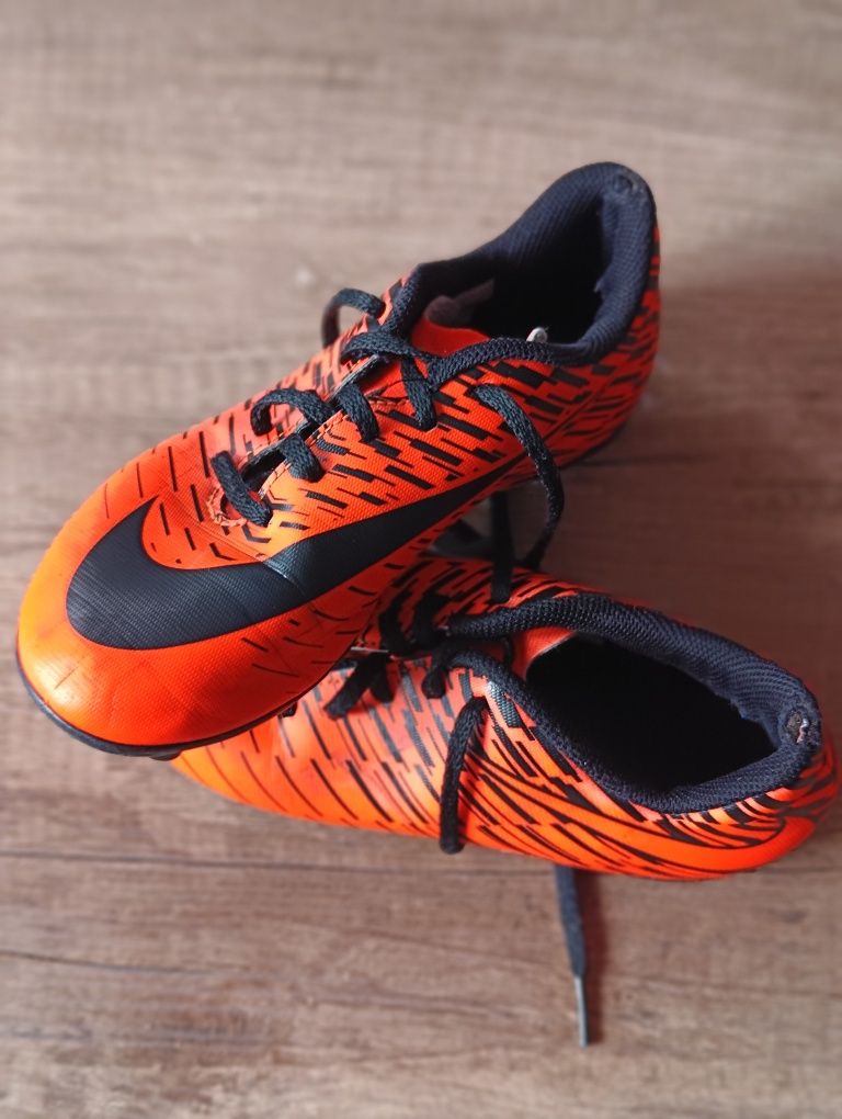 Buty korki do grania w piłkę z Nike