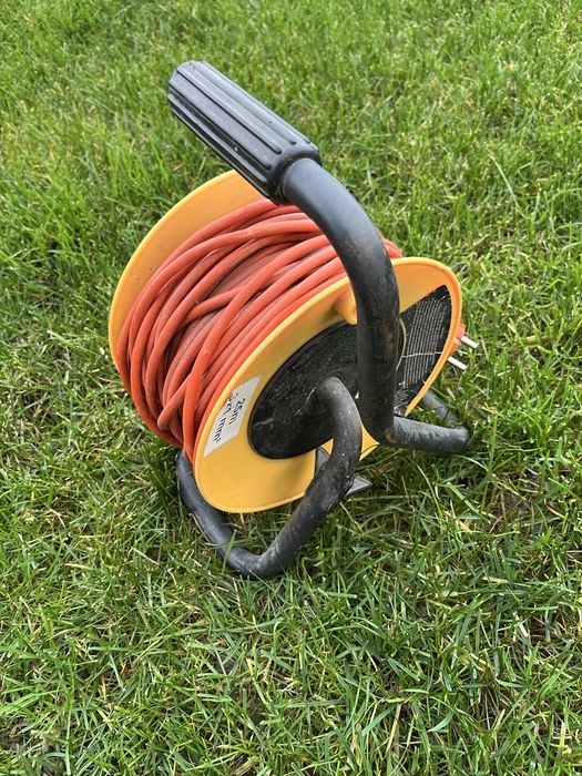 Przedluzacz 25 metrow przedluzka na bebnie 4 gniazka i bezpiecznik