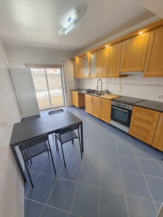 Apartamento T3 c/garagem p/2 carros