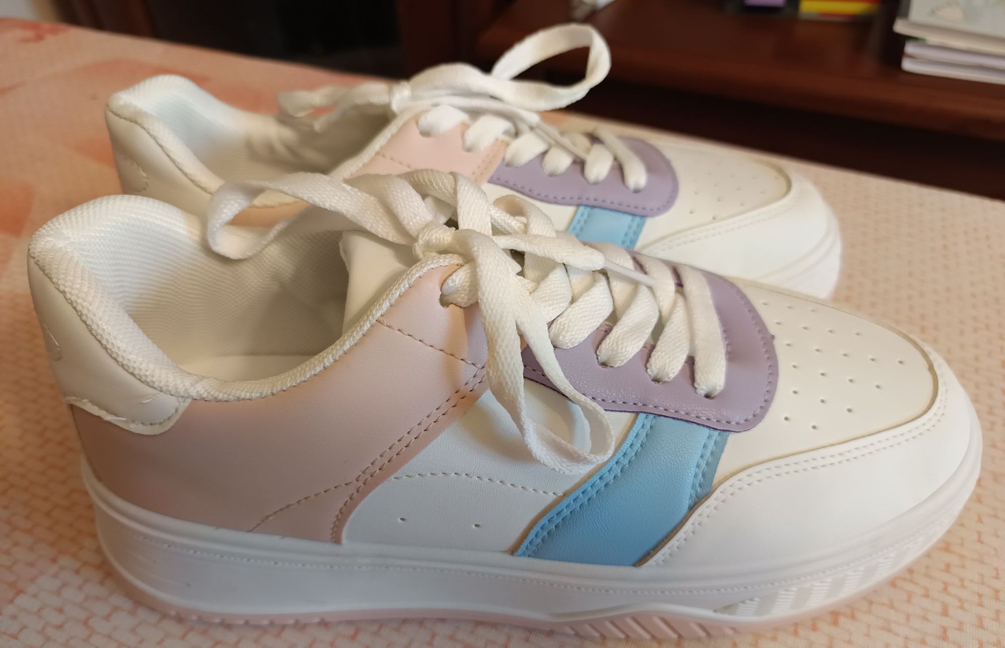 Sneakersy damskie na grubej podeszwie, rozmiar 40