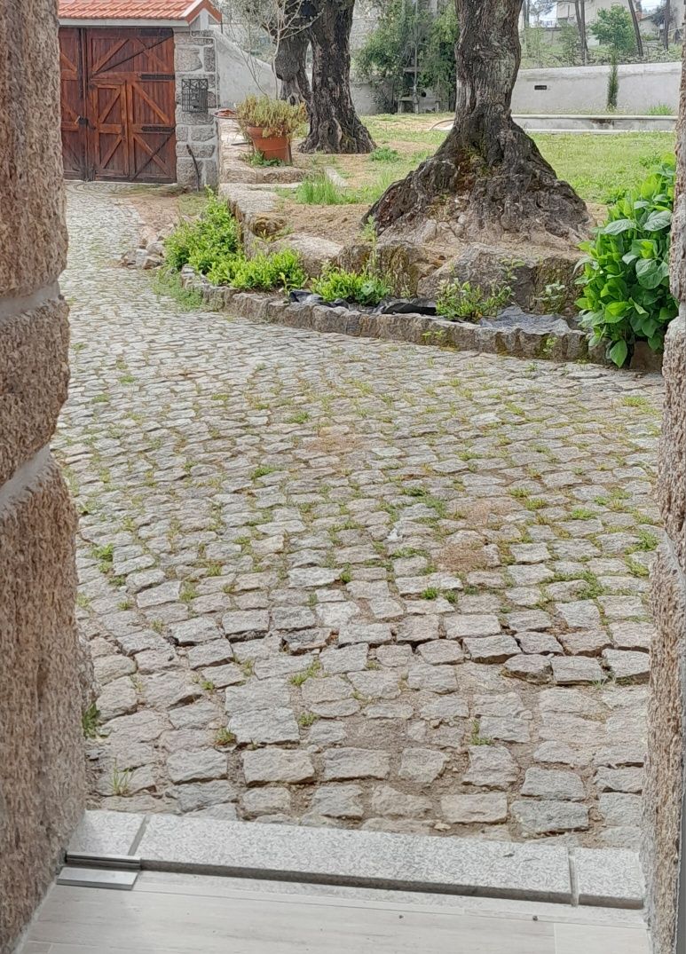 Paralelos / Cubos de granito usados
