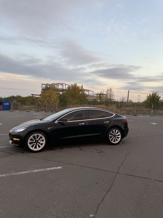 Тесла модел 3 2020года 75кв лонг рейнж