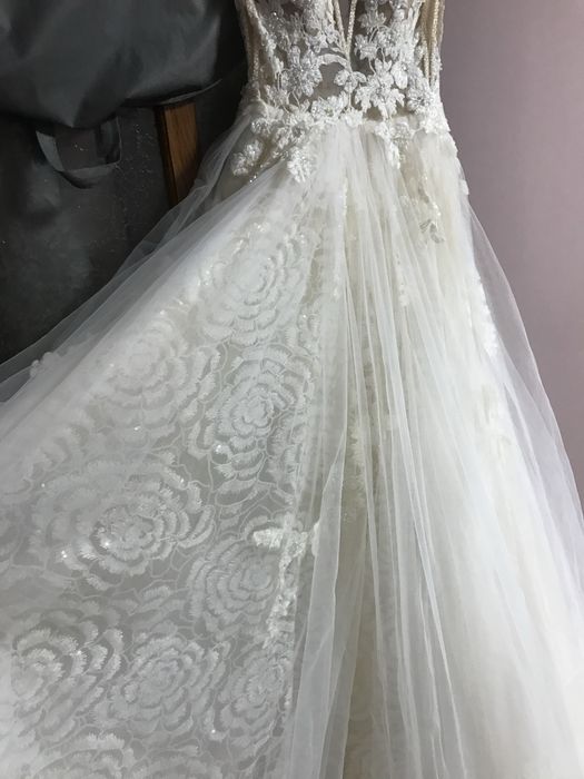 Весільна сукня