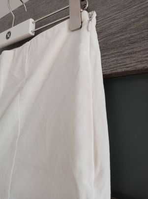 Forever 21 kremowe białe spodnie sztruksowe M